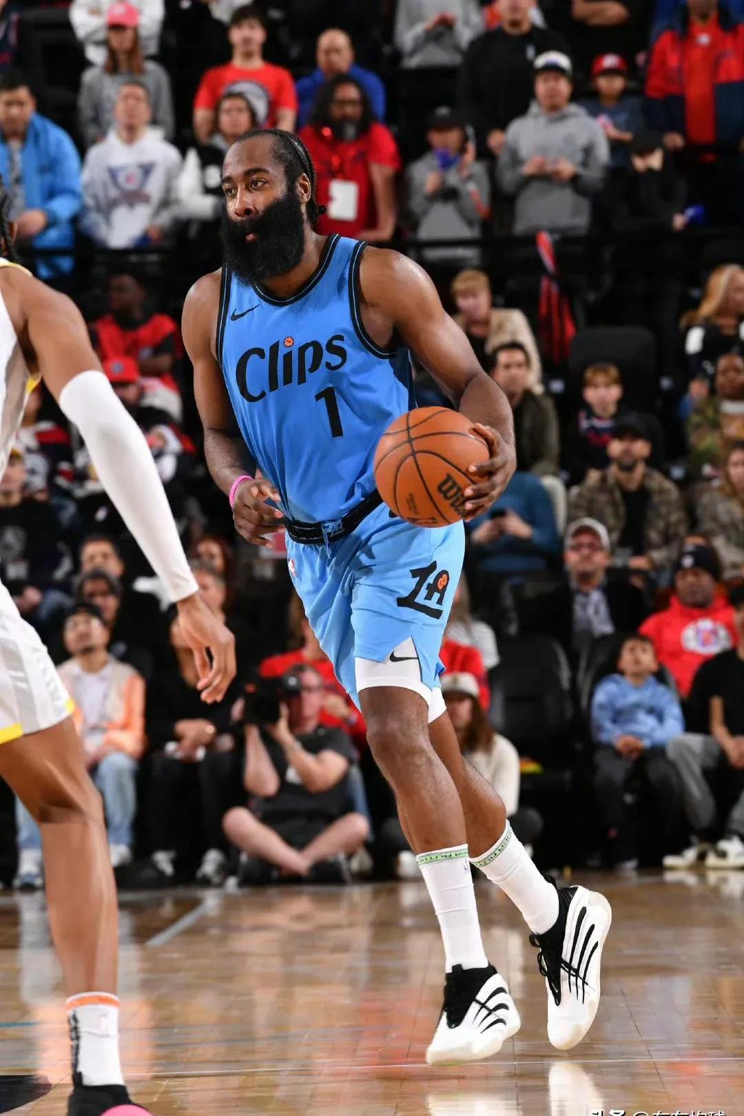 C9不断突破！，哈登连续七场比赛得分超过锐不可当引发球迷热议的简单介绍