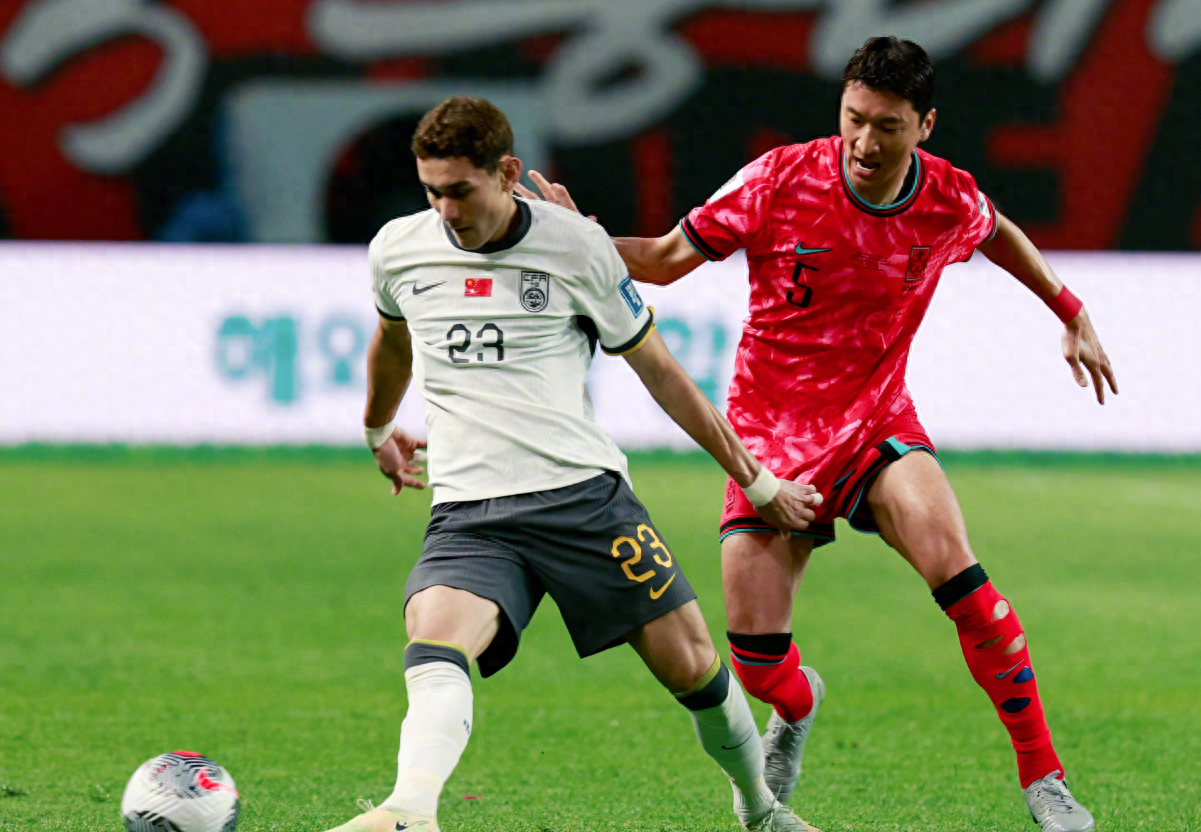 关于冰球赛场再起风云：海滨鲨队队惊险晋级滇池独角兽队，赛场气氛火爆禁区内连续解围的信息