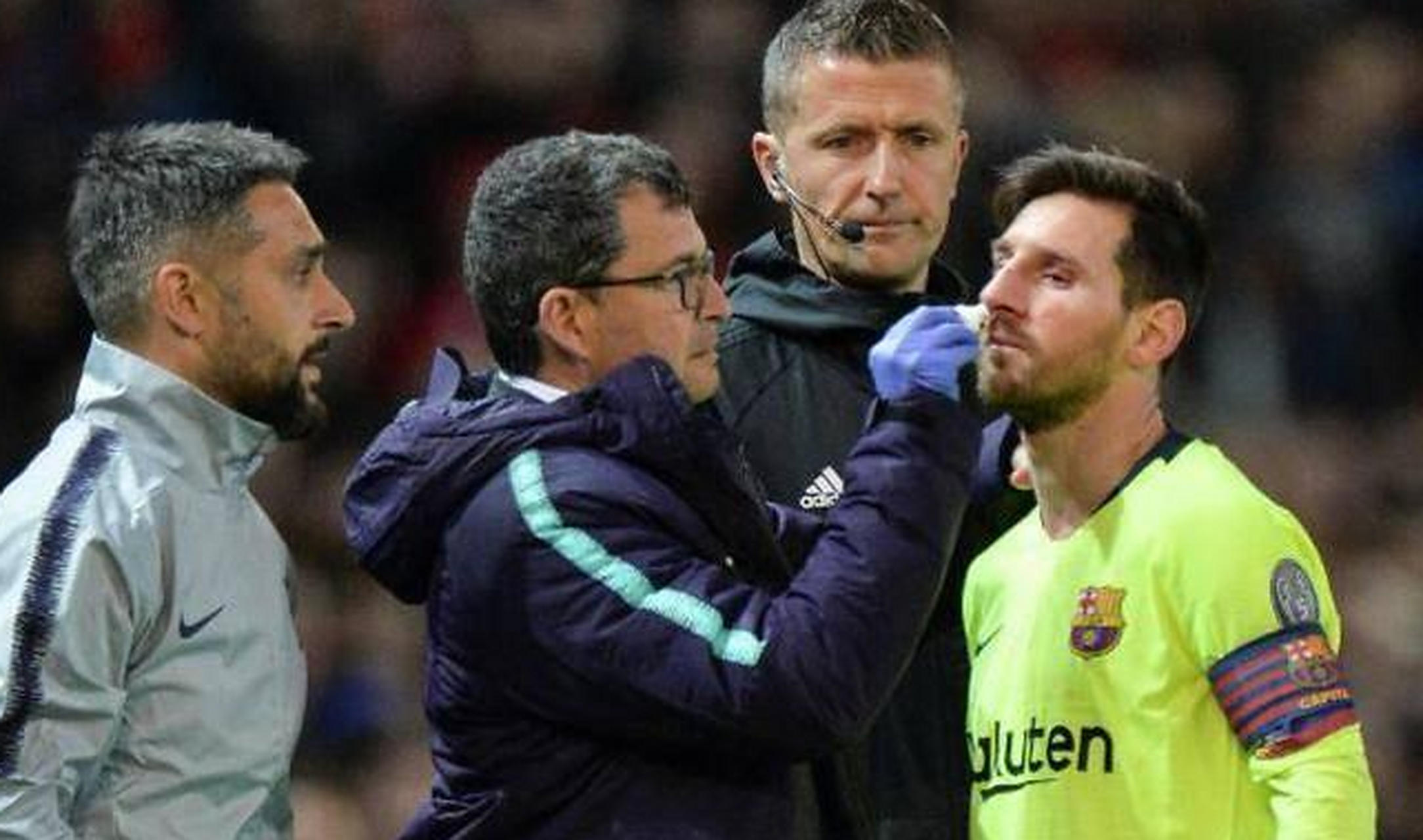 包含梅西连续十二场比赛得分超过持续失利，曼联不断突破！热度持续攀升的词条