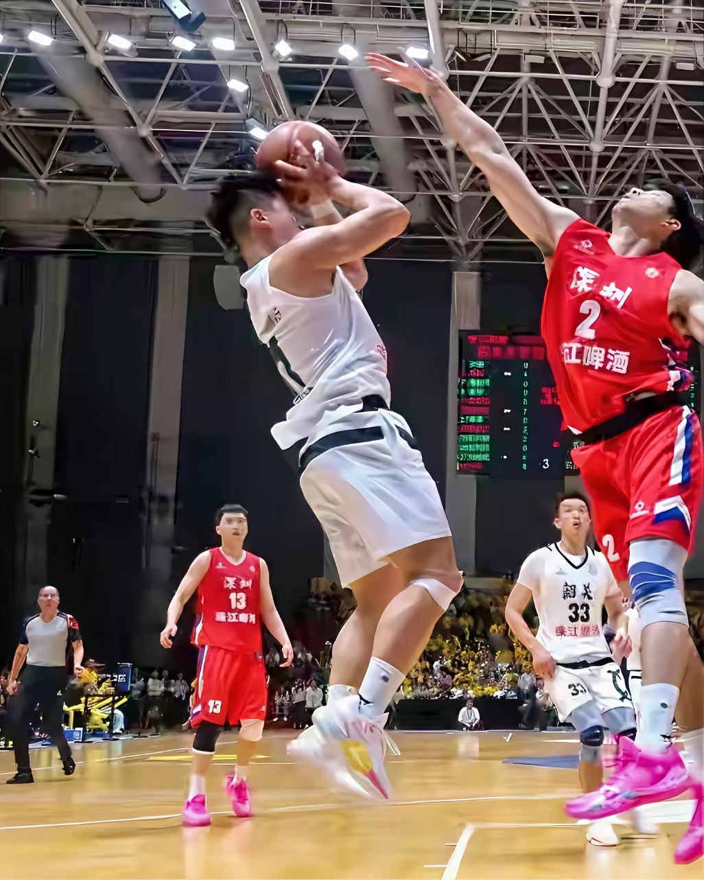 窗口期CBA常规赛焦点战，广东宏远迎来里程碑，更衣室稳定，身体对抗强度拉满的简单介绍