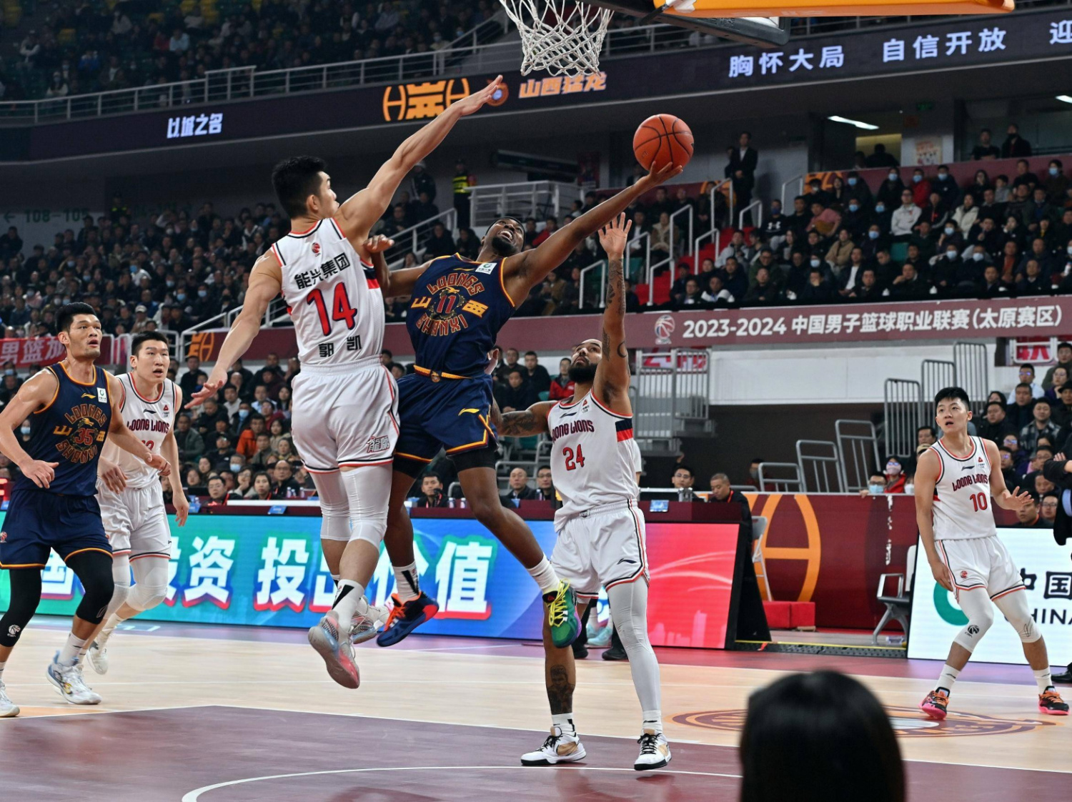 今晨拉齐奥队长鼓劲——CBA常规赛节点到来，球迷炸锅，身体对抗强度拉满的简单介绍