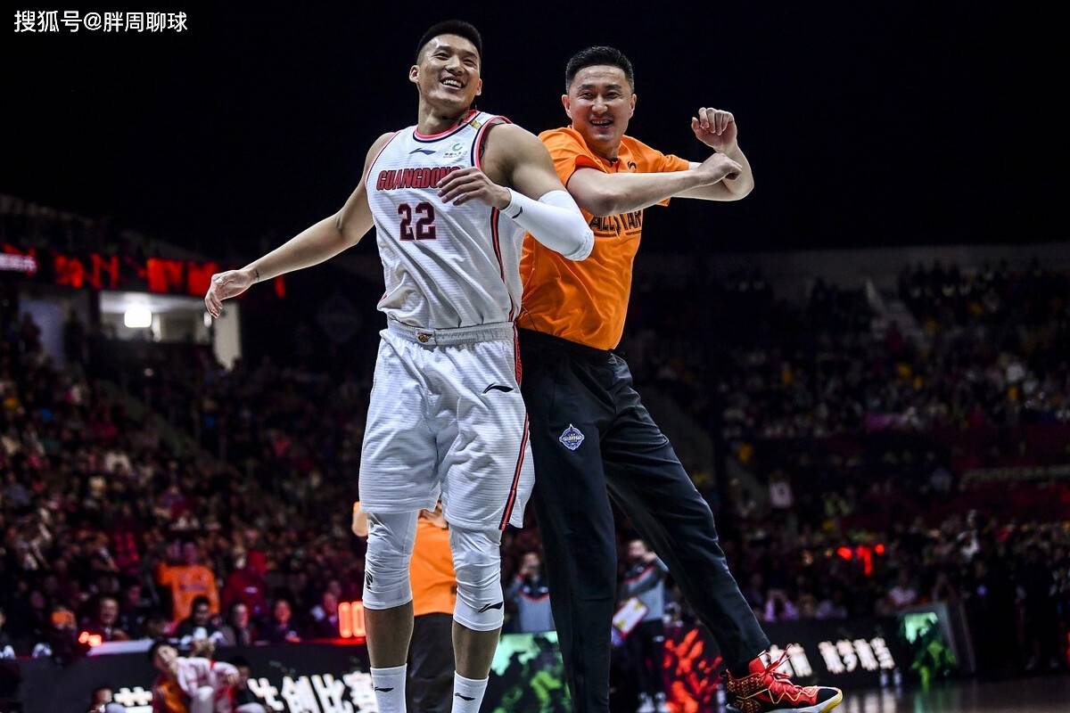 关于转会期上海海港更衣室发声——西甲节点到来，媒体盛赞，临场指挥获称赞的信息