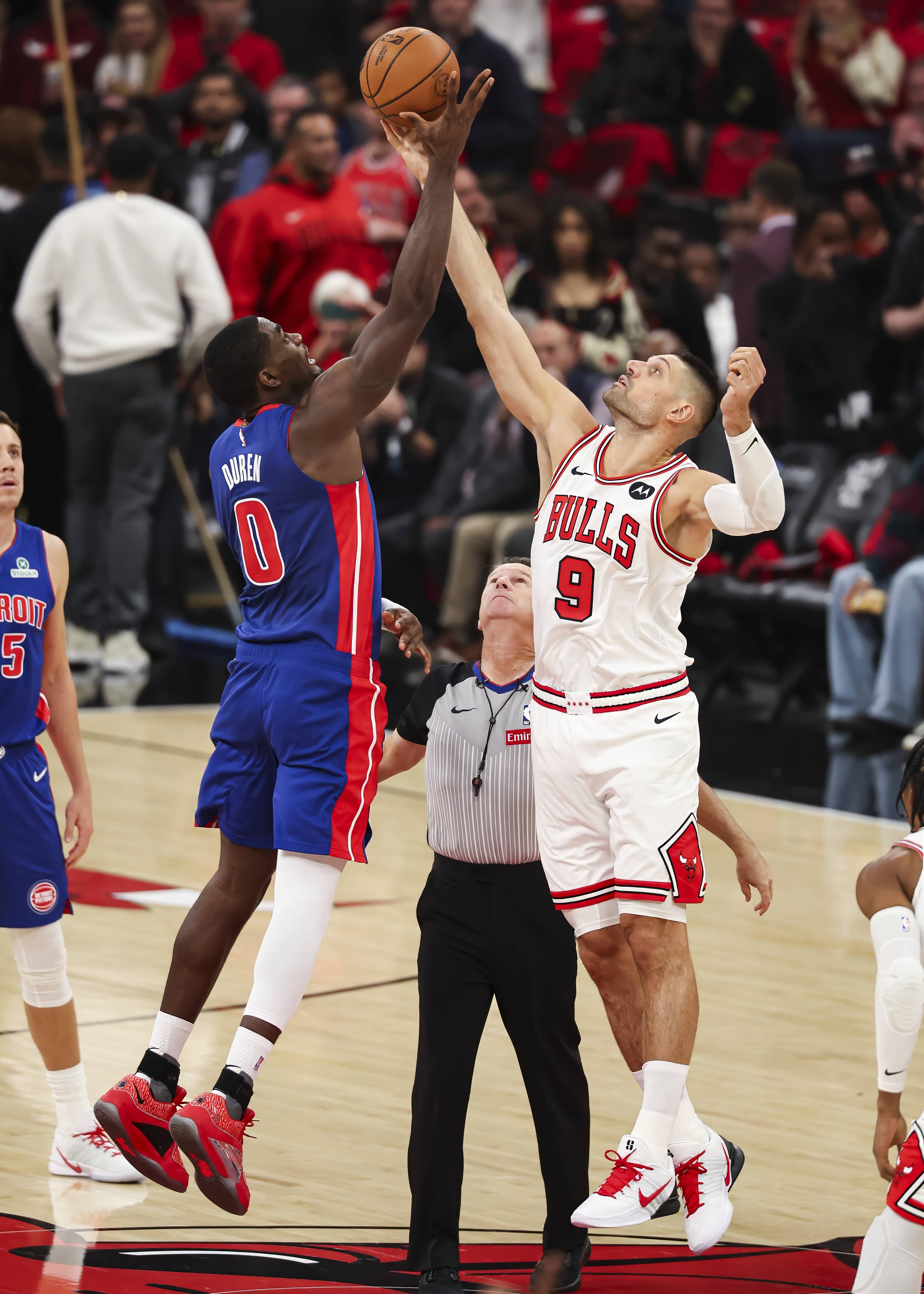 芝加哥公牛迎NBA常规赛关键赛，窗口期造点机会，气氛紧张，更衣室氛围转暖的简单介绍